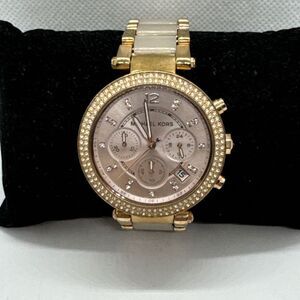 Michael Kors Parker MK5896 Women Rose Gold Analog Dial Quartz Wrist Watch JNA404